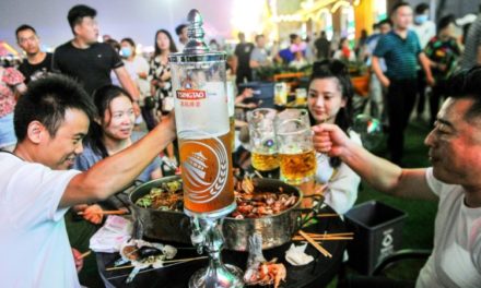 Chinese Beer Lovers Leave Facemasks and Worries Behind as Festival Opens