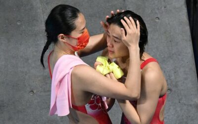 Chinese Olympic Diving Champion Tells of Depression Struggle