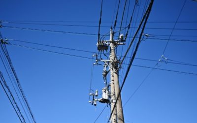 Chinese Man Causes Outage after Sit-ups atop Power Pole