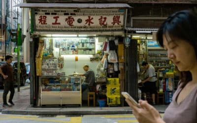 Hong Kong Protestors Support Businesses by Shopping ‘Yellow’