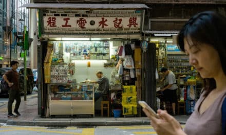 Hong Kong Protestors Support Businesses by Shopping ‘Yellow’