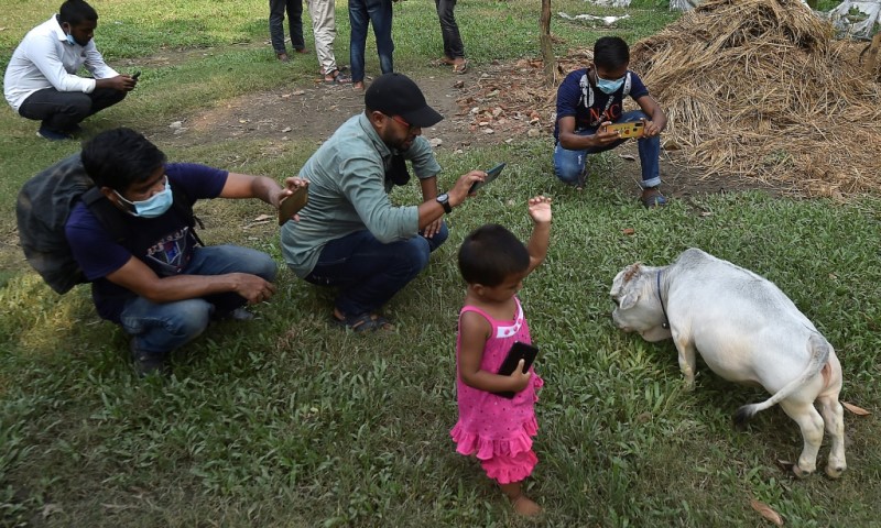 Locals Take Pictures with Rani