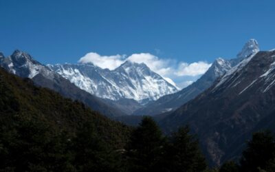 Hong Kong Woman Breaks Record for Fastest Ascent of Everest