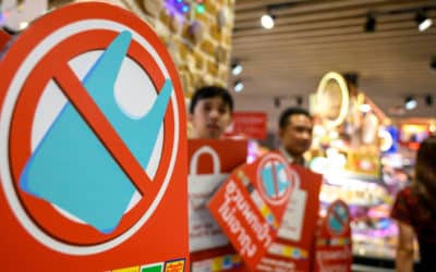 Shoppers Get Hilariously Creative After Plastic Bag Ban in Thailand