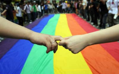Rare Chinese Ad Featuring Gay Couple Goes Viral