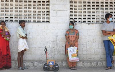 Robot Helps Indian Shoppers Maintain Social Distancing