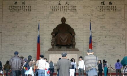 Taiwan Agency Proposes Removal of Giant Chiang Kai-Shek Statue