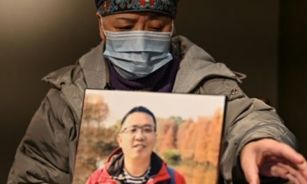 Wuhan Native Struggle to Move on One Year after Outbreak